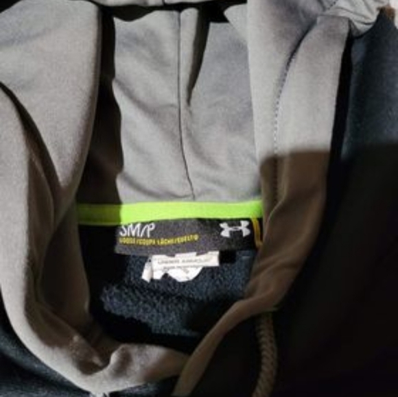 Mens Under Armour Hoodie. (Loose Fit) - Picture 2 of 2